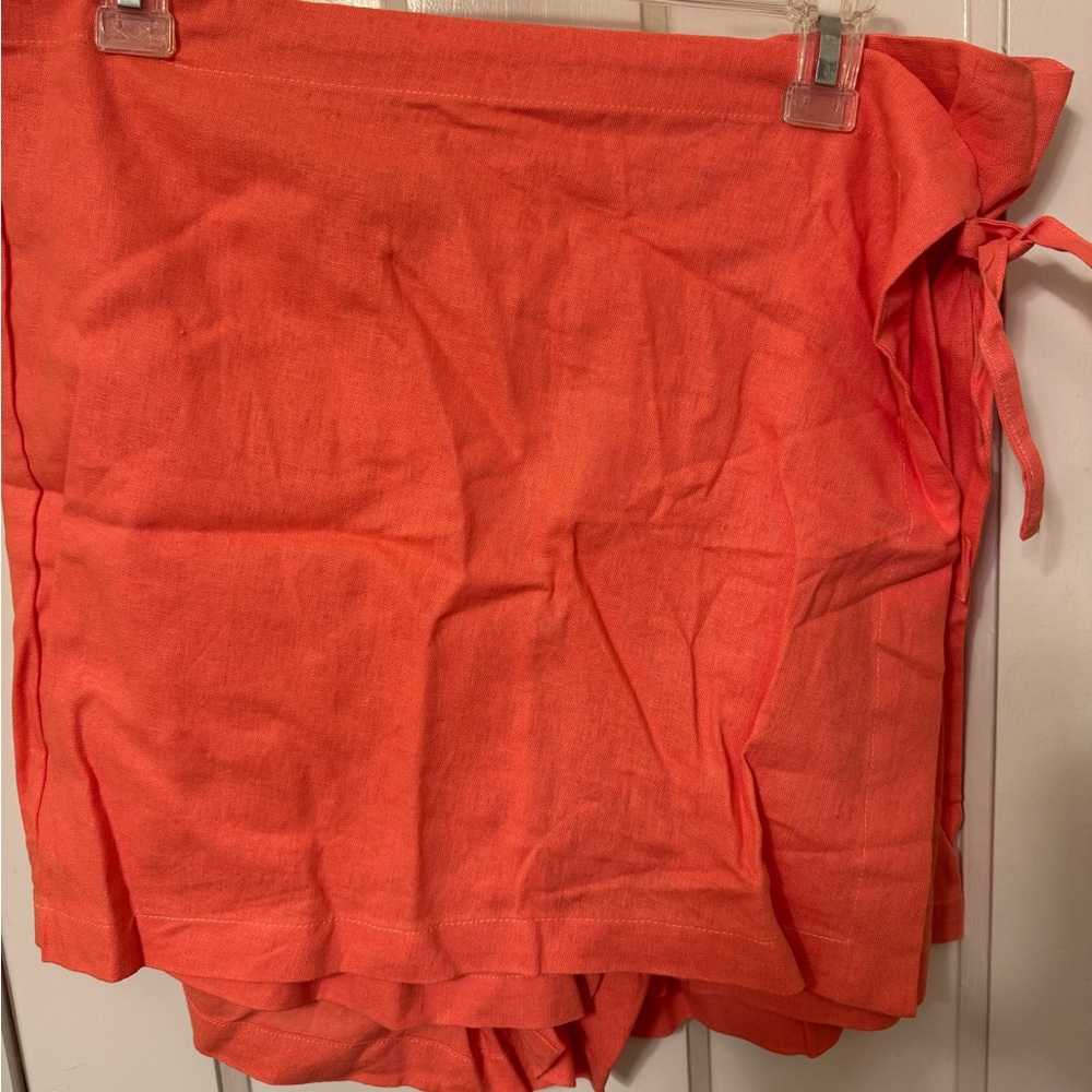 ELOQUII peach skort. With Zipper on the side.